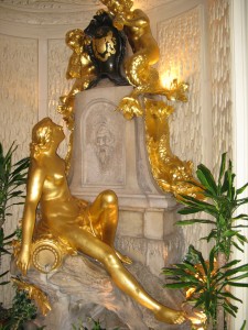 Palm Court Fountain (image credit HighTea.com)