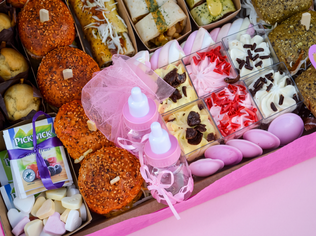roze babyshower high tea hapjes