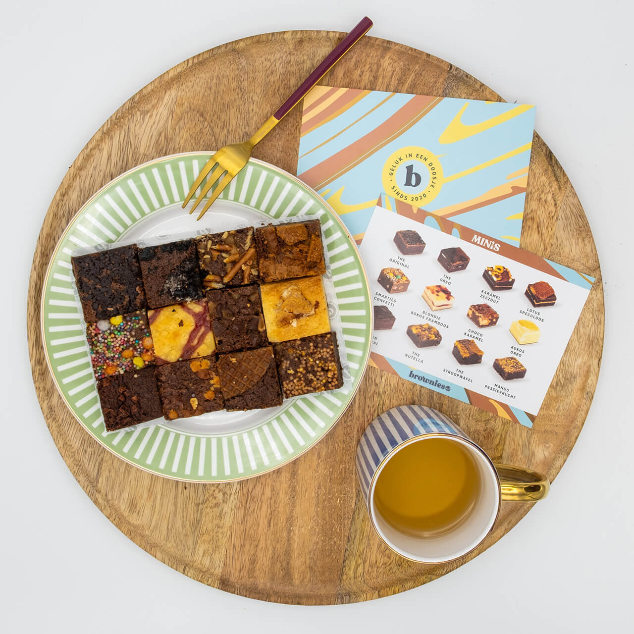 mini brownies op een dienblad
